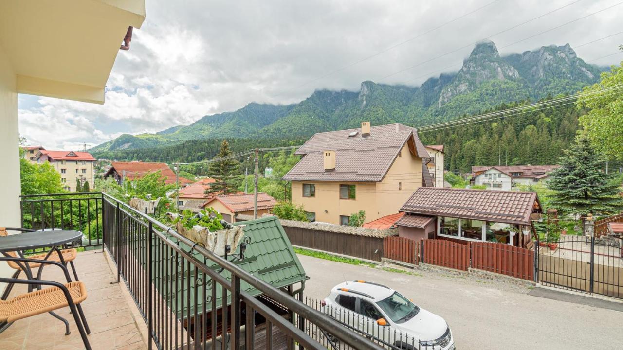 Hotel Casa Zura Buşteni Esterno foto